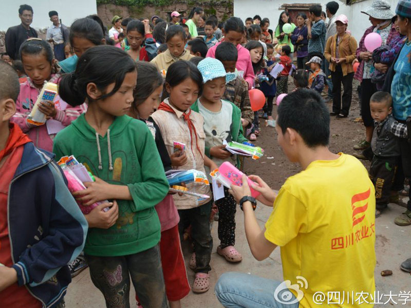 7��28�գ���(j��ng)�v��2��(g��)��С�r(sh��)��ɽ·���Ĵ��r(n��ng)�I(y��)��W(xu��)����·�(y��ng)�⡱�F(tu��n)�(du��)�I���Đ�(��i)�����Y���(du��)�T�ʹ���Ĺ�ͬŬ�����\(y��n)���˴������K���͵��˺��ӂ������ϡ�