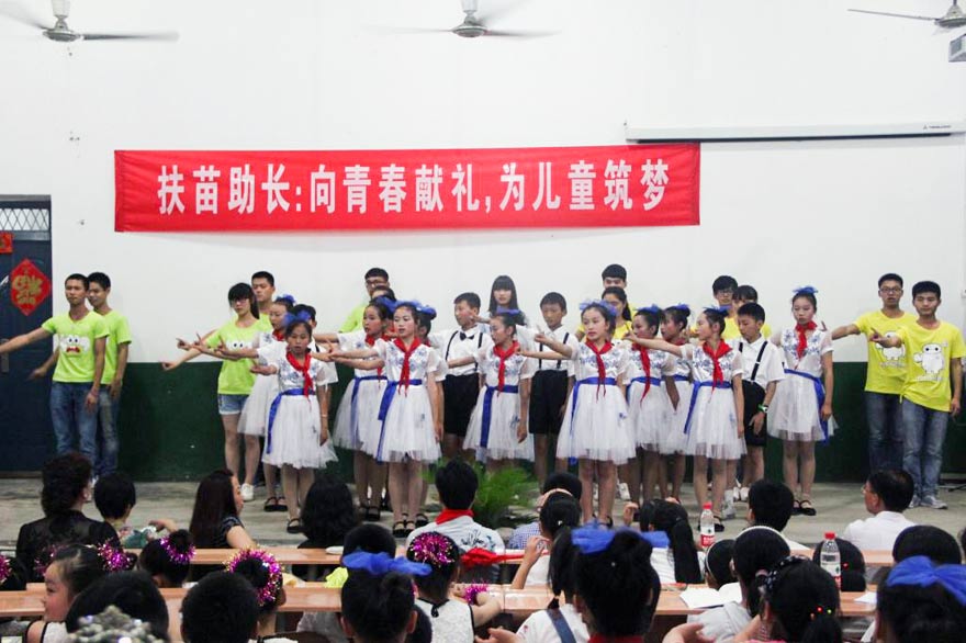 ־Ը�ߞ麢�ӂ��e�k�ˡ��������L(zh��ng)��������ˇ�R�ݣ�����С���т�ͬ�_(t��i)�����ք�(sh��)�衶�ж����ġ���