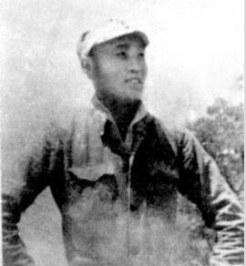 ���һ���1911��1941������Ұ�Q���M�壬�|��ʡ�|ꖿhʯ����������1930������Ї����a(ch��n)�h��1931�ꡰ��һ�ˡ���׃���l(f��)����(j��ng)У��ͬ�⣬����W���ؼ��l(xi��ng)���ա�1932��5���ڼ��l(xi��ng)�M����ƽ�|�����x��܊�����������ô����£�ָ�]����(zh��n)�`��C�����˷Q��С��������1935�ꅢ�ӡ�һ��.�š��W���ۇ��\�������u���\���еġ���������1939�����A��������(li��n)܊˾��T��������ΰ�·܊�x�켽܊�^(q��)��ʮ�F�F�L��1941��2��4�գ��r�ΰ�·܊�x�켽܊�^(q��)��ʮ�F�F�L���һ�����ָ�]�����R�I��(zh��n)���в��Ҡ�������H30�q��