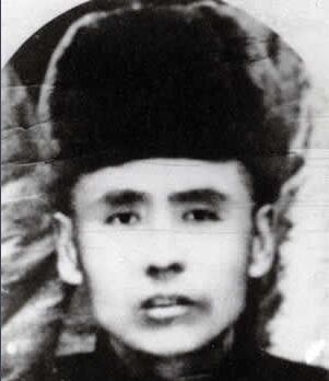 ���F÷��1893��1934�����������|����Ϫ��1931��10����Ѯ�����F÷�������|�������l(w��i)܊�����ڵ��|���P�ǡ�ᶎr���f��һ�������1932��3�����|���񱊿��վȇ���ί�����F÷��|�����x��܊��28·܊˾�1934��5��30���������F÷����͢�o���I(l��ng)�Ăα��°���꠲��@��1934��9��28��ҹ�����F÷����܊�ٰ�񽵟oЧ�±�������1935�깲�a(ch��n)�h�l(f��)���ġ���һ���ԡ������Q���ǡ���ȇ������|������Ӣ�ۡ���1988�걻׷�J�������ʿ��2014��9��1���������������������ĵ�һ��300����������Ӣ�Һ�Ӣ��Ⱥ�w�����