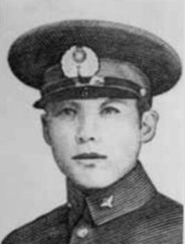 鐺��ģ�1916�꣭1937��8��17�գ����|�����(zh��n)�ˣ���܊��5���մ���w�ІT�� ����һ�ˡ���׃�����܊����У���ڮ��I(y��)��1937��8��17�գ����ٵ������Zը�Ϻ����Ĵ�·��܊�܊˾��r�����ձ�܊�֮�����ړ������C��������鐺�����������딳ꇣ��┵(sh��)ʮ���ձ�ʿ������������鐺��Ĳ������ӡ����w�ІT����֘�����������܊��֮�������һ�w�ӏ��Ԛ�ѳ����������������һ����������Ӣ����