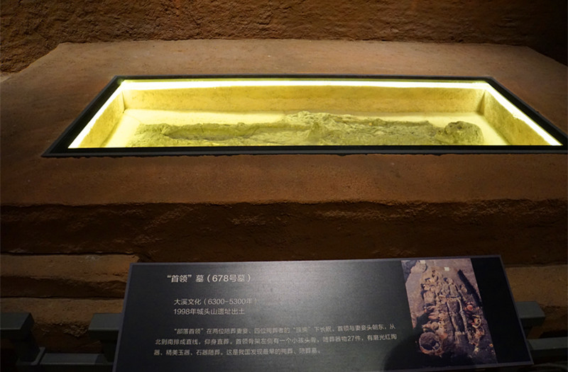 ���^ɽ�в�����vʷ�Ĵ�l(f��)�F(xi��n)����������553��Ĺ���У���һ�������I(l��ng)��Ĺ�����zӰ����־�ۣ�