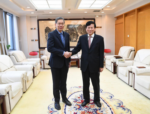 人民日?qǐng)?bào)社社長(zhǎng)、總編輯庹震會(huì)見新加坡駐華大使呂德耀一行