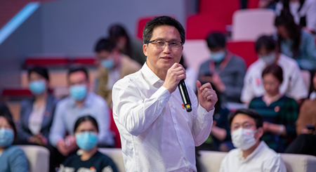 ��һ��ح�����y�и����L(zh��ng)  �x־��