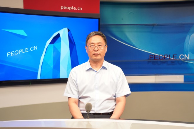 中國藝術(shù)研究院院長、黨委副書記周慶富做客人民網(wǎng)。張力洋攝