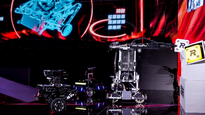 武漢工程大學大學生們帶來的機甲大師對抗比賽。主辦方供圖